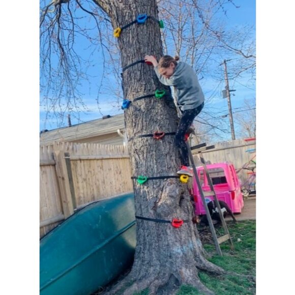 18 Ninja Tree Climbing Holds and 6 Sturdy Ratchet Straps for Kids Tree Climbing - Picture 2 of 2